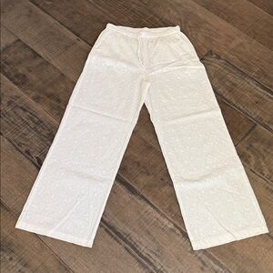 DEFACTO WHITE FLORAL PANTS SIZE 6  White Women